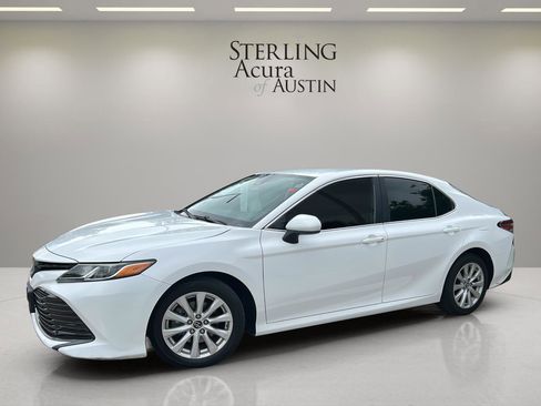 Used 2019 Toyota Camry LE FWD image 1