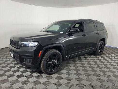 Used 2025 Jeep Grand Cherokee L Altitude image 8