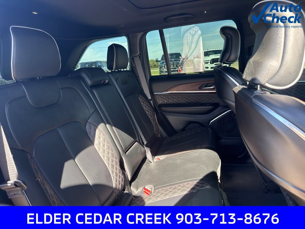 Used 2025 Jeep Grand Cherokee Summit w/ Obsidian Package AWD/4WD image 19