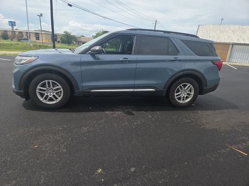 Used 2025 Ford Explorer Active RWD image 7