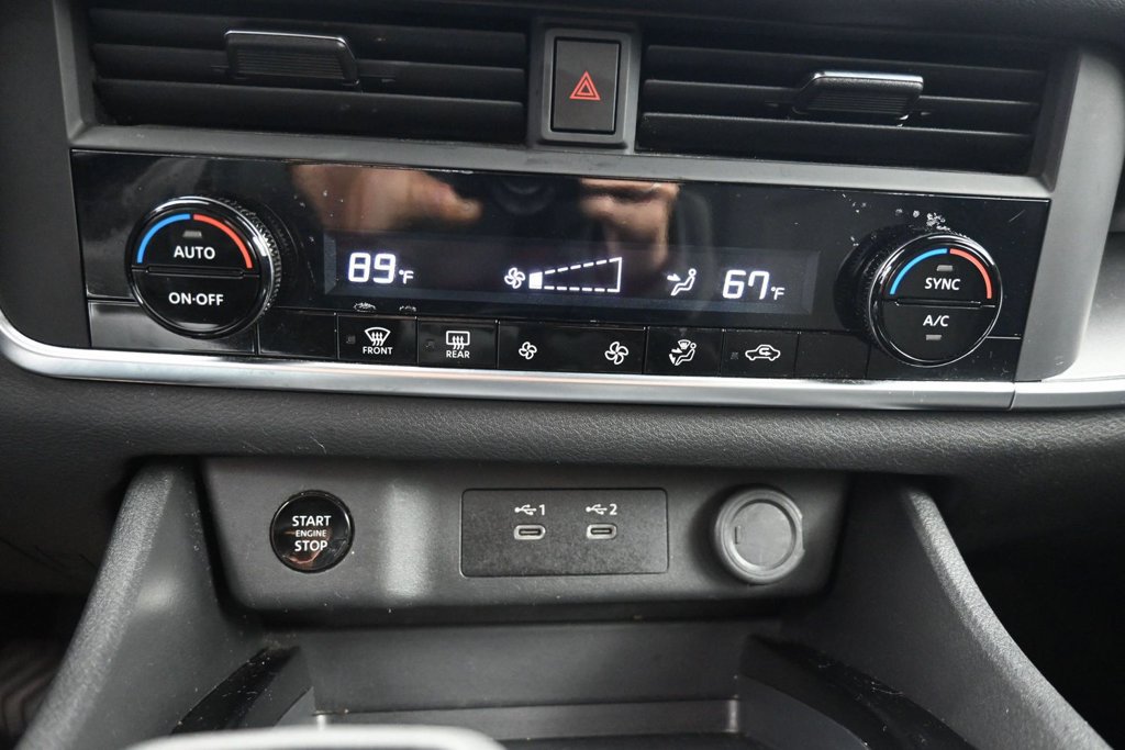 Used 2025 Nissan Rogue SV AWD/4WD image 14