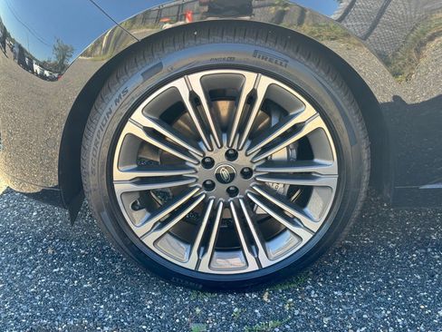 New 2025 Land Rover Range Rover Long Wheelbase SE image 7