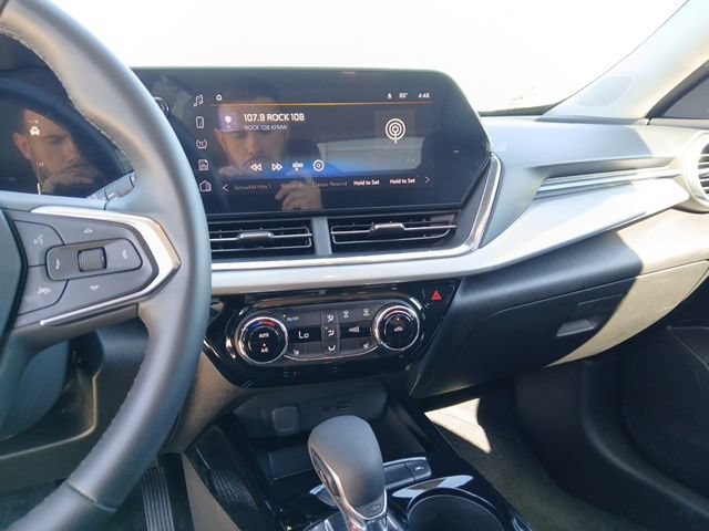 Used 2025 Chevrolet Trax LT w/ Driver Confidence Package FWD image 15