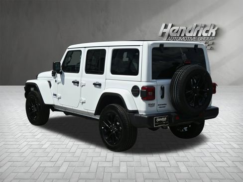 Used 2025 Jeep Wrangler Unlimited Sahara w/ Safety Group AWD/4WD image 7