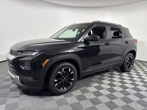 Used 2022 Chevrolet TrailBlazer LT FWD image 2