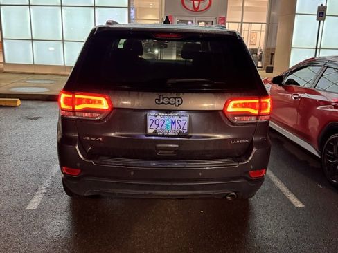 Used 2019 Jeep Grand Cherokee Laredo w/ 18" Wheel & 8.4" Radio Group image 3