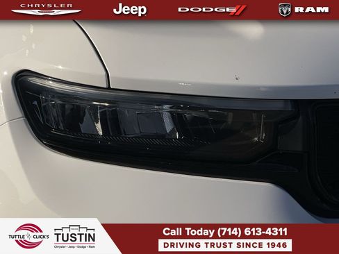 Used 2023 Jeep Grand Cherokee L Laredo AWD/4WD image 13