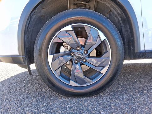 Used 2024 Nissan Rogue SV image 25