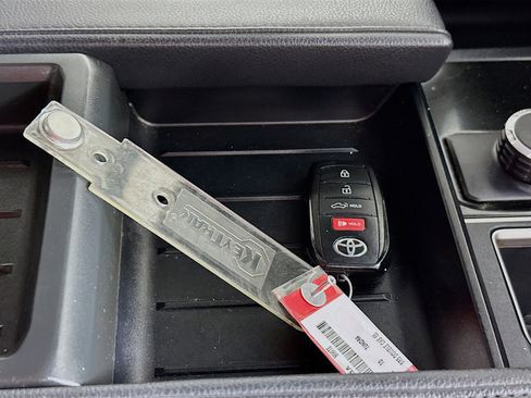 Used 2022 Toyota Tundra SR5 image 33