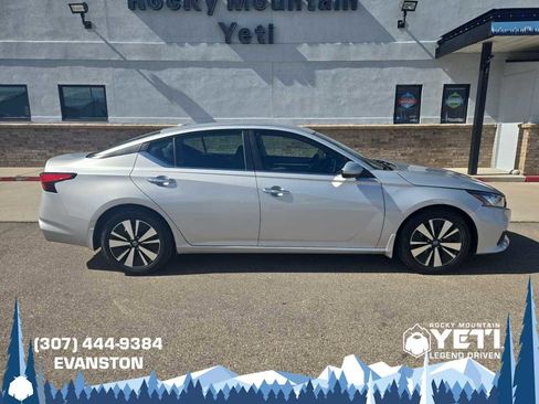 Used 2021 Nissan Altima 2.5 SV FWD image 2