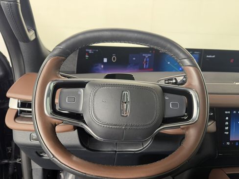 Used 2025 Lincoln Navigator Reserve AWD/4WD image 23