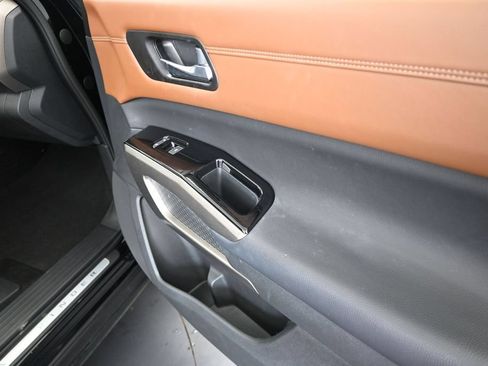Used 2023 Nissan Pathfinder Platinum w/ Cargo Package FWD image 24