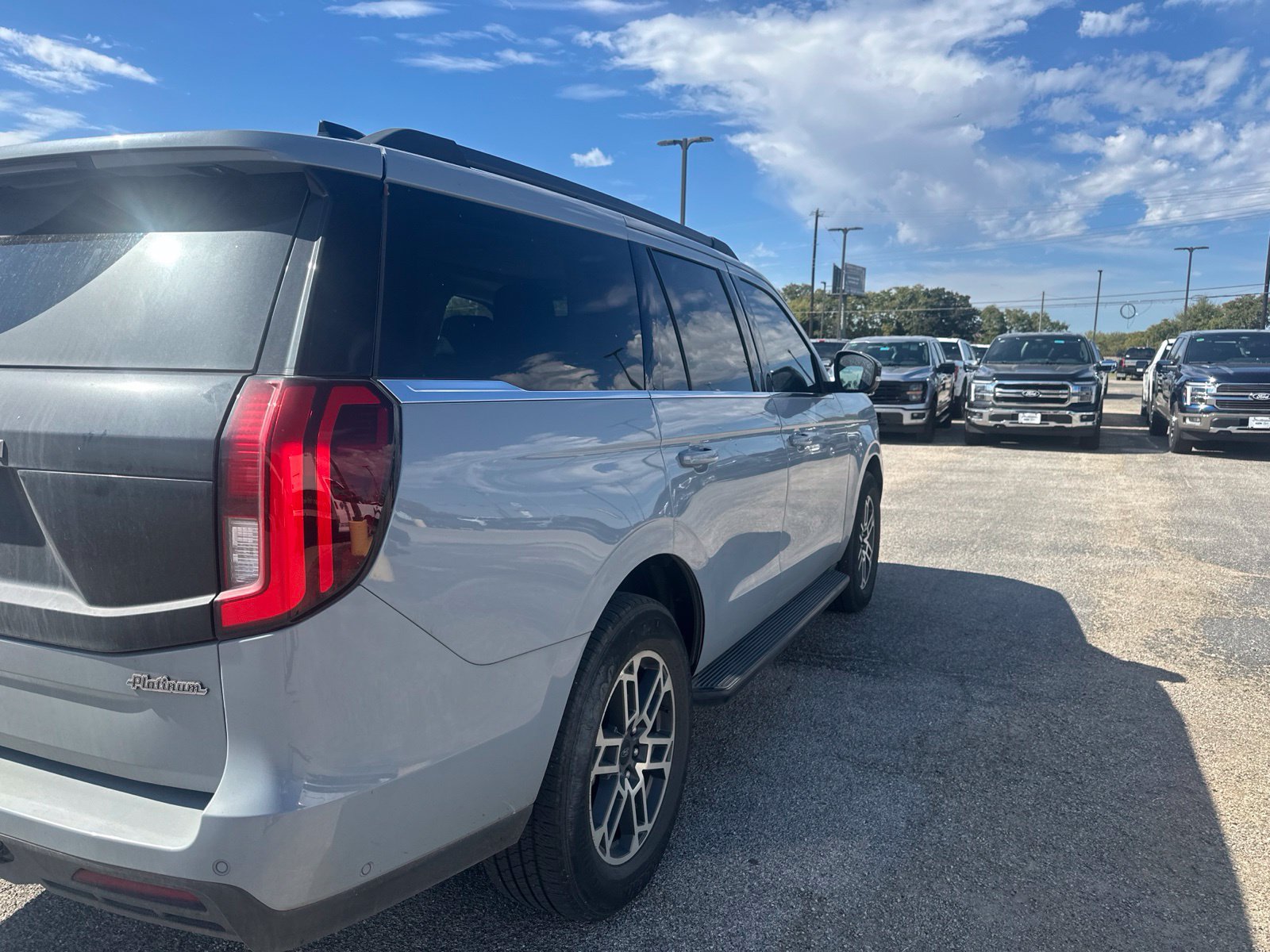 Used 2025 Ford Expedition Active RWD image 5