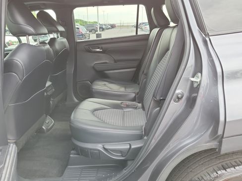 Used 2023 Toyota Highlander XSE AWD/4WD image 13