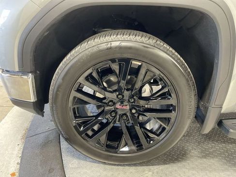 Used 2025 GMC Sierra 1500 SLT w/ SLT Premium Package image 10