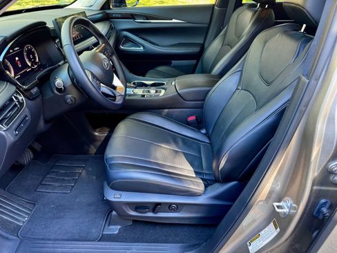 Used 2023 INFINITI QX60 Sensory w/ Vision Package image 3