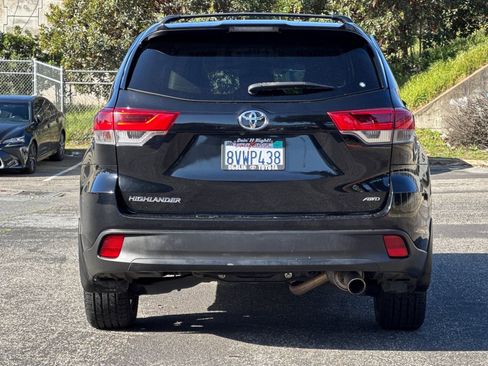Used 2019 Toyota Highlander LE w/ Carpet Mat Package (TMS) image 5