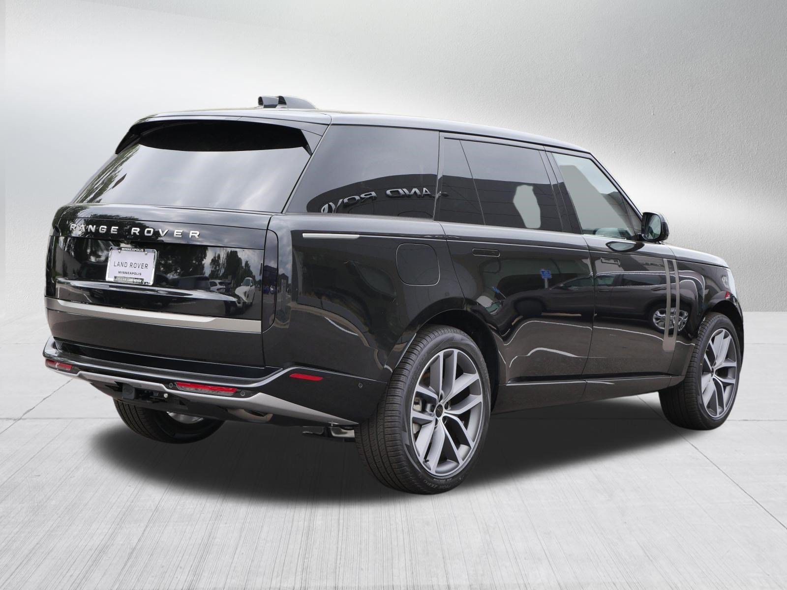New 2026 Land Rover Range Rover Long Wheelbase SE AWD/4WD image 2