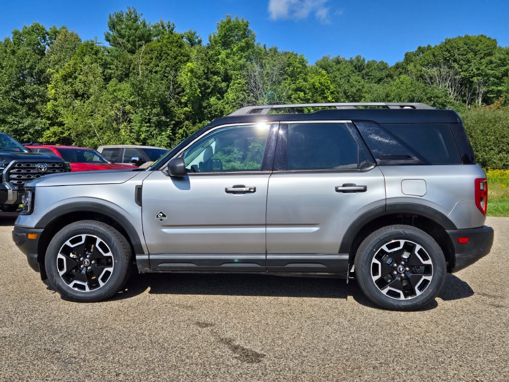 Used 2023 Ford Bronco Sport Outer Banks w/ Tech Package AWD/4WD image 2