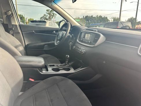 Used 2016 Kia Sorento LX image 15