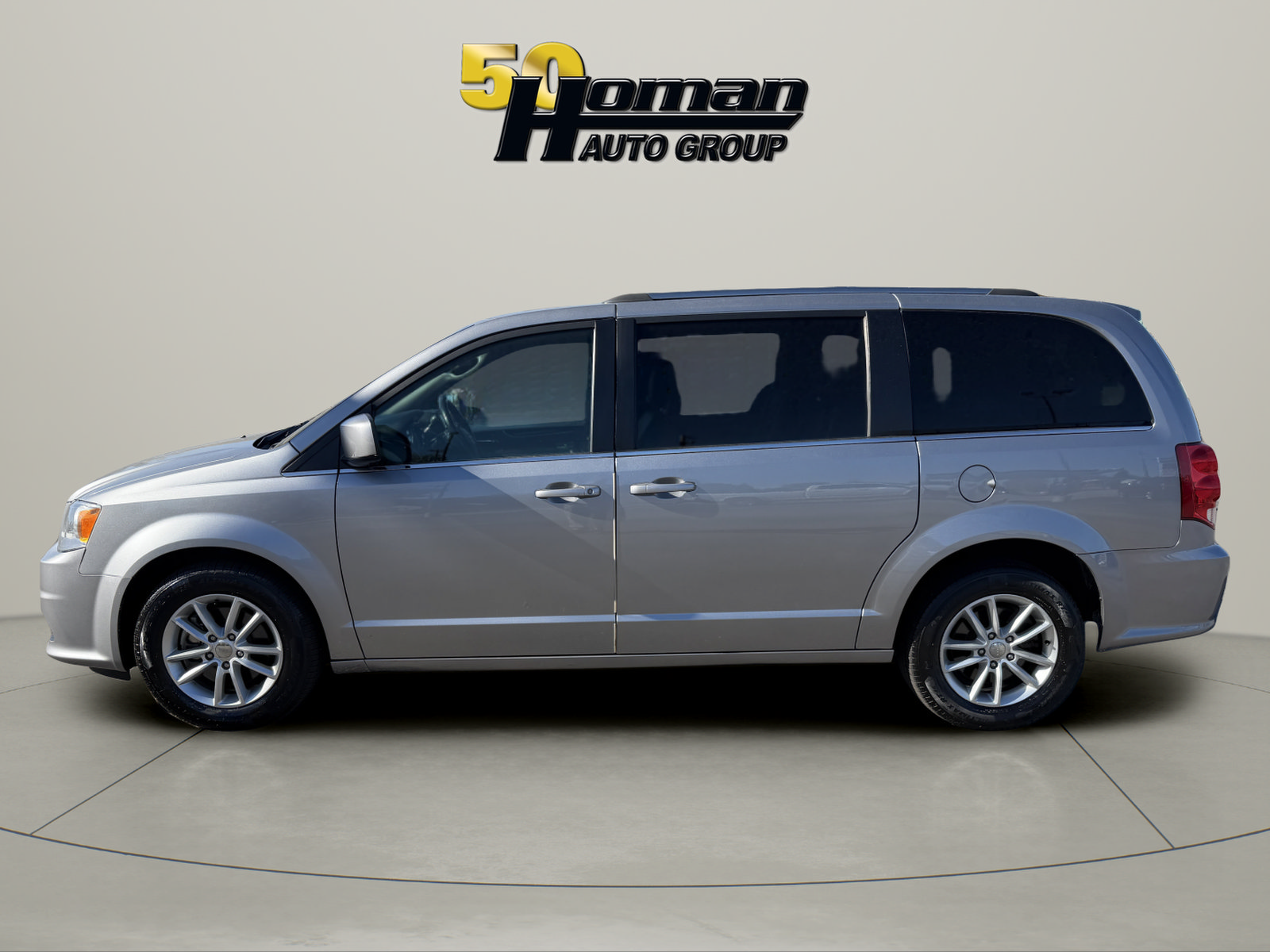 Used 2019 Dodge Grand Caravan SXT FWD image 2