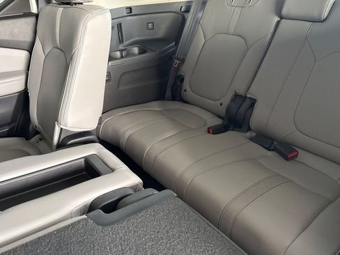 Certified 2025 Honda Pilot Touring image 17