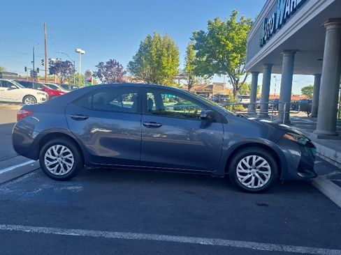 Used 2018 Toyota Corolla LE FWD image 2