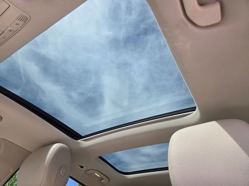 Used 2020 Mercedes-Benz GLC 300 4MATIC image 11