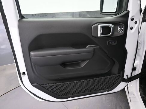 New 2026 Jeep Gladiator Sport AWD/4WD image 12