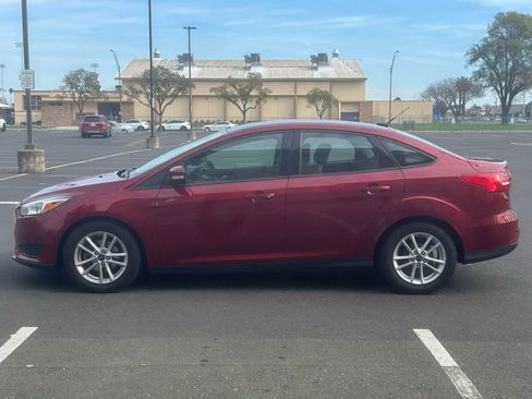 Used 2017 Ford Focus SE image 5