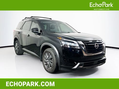 Used 2025 Nissan Pathfinder SV FWD image 1