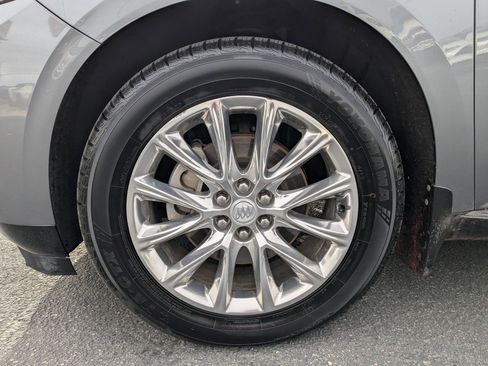 Used 2018 Buick Enclave Essence w/ LPO, Luxury Package image 35