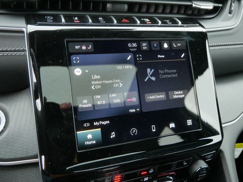 New 2025 Jeep Grand Cherokee Laredo X w/ Luxury Tech Group I image 18