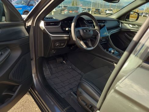 New 2025 Jeep Grand Cherokee Altitude image 10