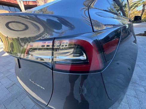 Used 2024 Tesla Model Y Performance AWD/4WD image 32
