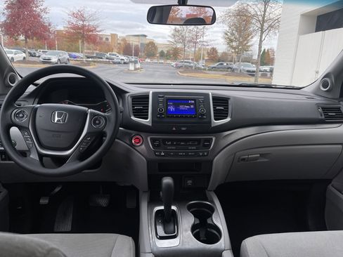 Certified 2018 Honda Pilot LX image 29