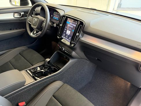 New 2026 Volvo XC40 B5 Ultra w/ Climate Package AWD/4WD image 20