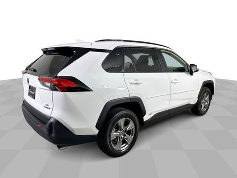 Used 2022 Toyota RAV4 LE AWD/4WD image 8