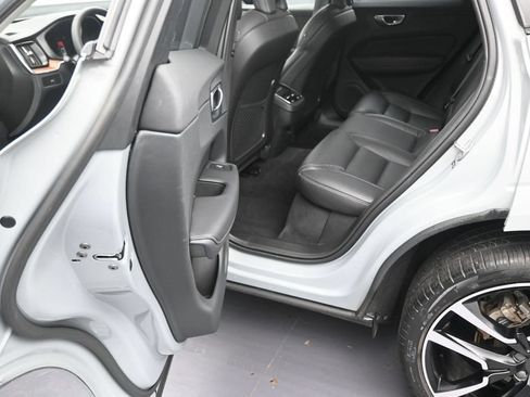 Used 2024 Volvo XC60 B5 Ultimate AWD/4WD image 12