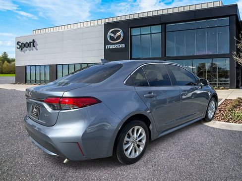 Used 2022 Toyota Corolla XLE image 3