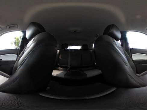 Used 2025 Chevrolet Trax LT w/ LT Convenience Package FWD image 38