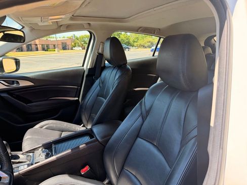 Used 2018 MAZDA MAZDA3 Touring FWD image 14