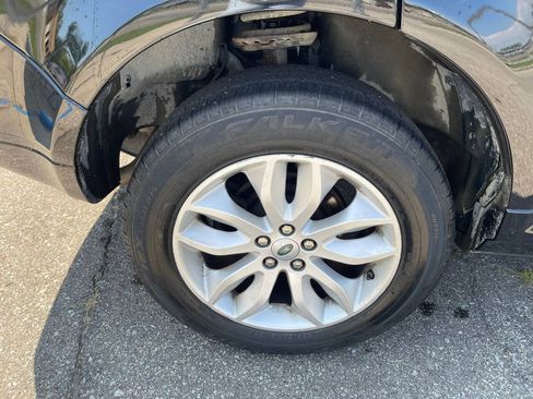 Used 2013 Land Rover LR2 HSE image 9