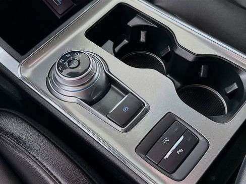 Used 2022 Ford Edge Titanium image 16