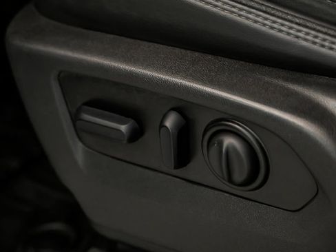 Used 2022 Chevrolet Silverado 2500 High Country w/ Technology Package AWD/4WD image 19