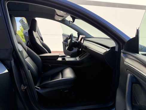 Used 2023 Tesla Model Y AWD image 12