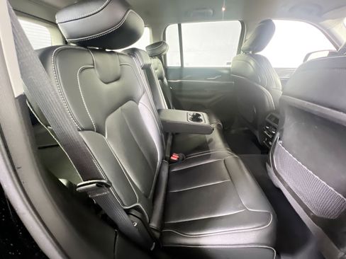 Used 2023 Jeep Grand Cherokee Limited w/ Black Appearance Package AWD/4WD image 26