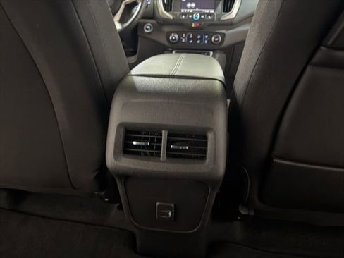 Used 2024 GMC Terrain SLE image 23