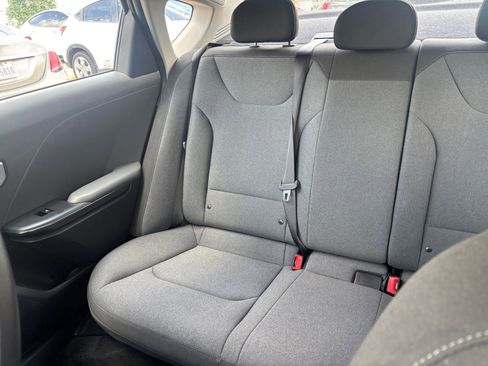 Used 2025 Kia K4 LXS image 38