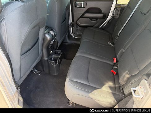 Used 2020 Jeep Wrangler Unlimited Sahara image 13